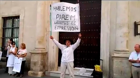 Protesta en Sanlúcar para apoyar a su vecino y defender la libertad de expresión Protesta en Sanlúcar para apoyar a su vecino y defender la libertad de expresión