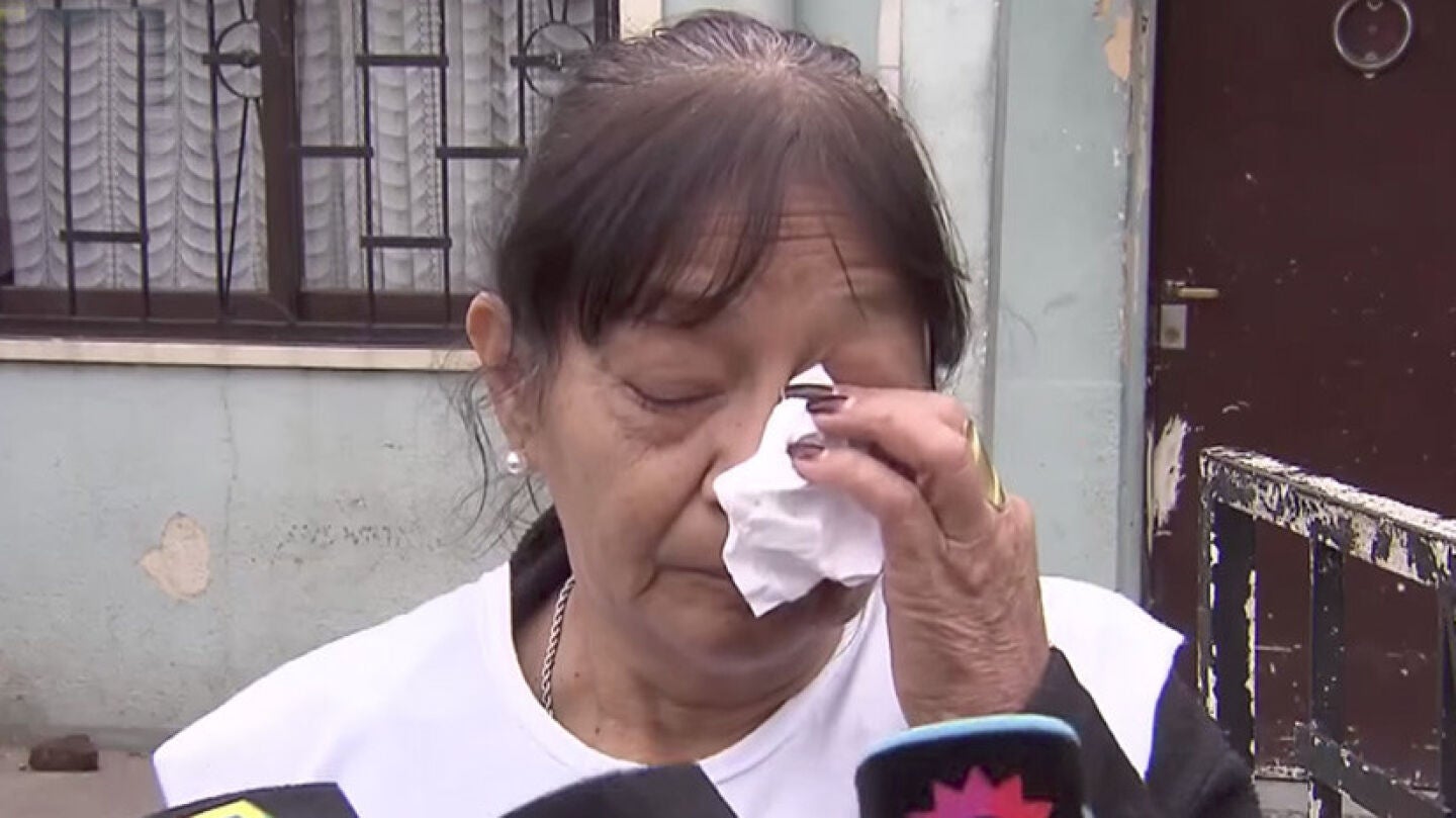 Mariela Latsa, contestando a las preguntas de los medios