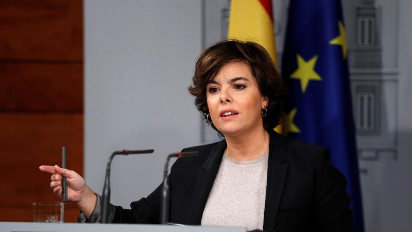  La vicepresidenta del Gobierno, Soraya S&aacute;enz de Santamar&iacute;a, durante su comparecencia en Moncloa 