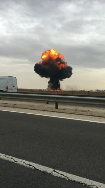 Imagen de la columna de humo tras el accidente aéreo en Torrejón de Ardoz