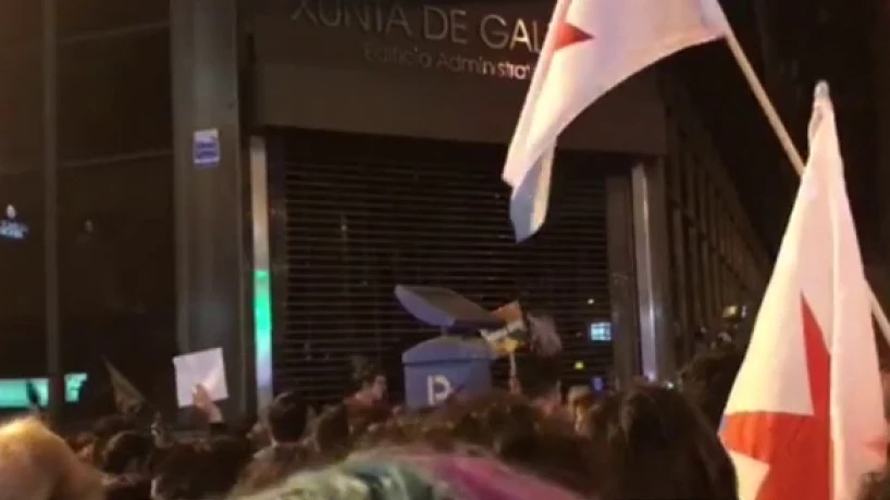 Protestas frente a la sede de la Xunta en Ourense