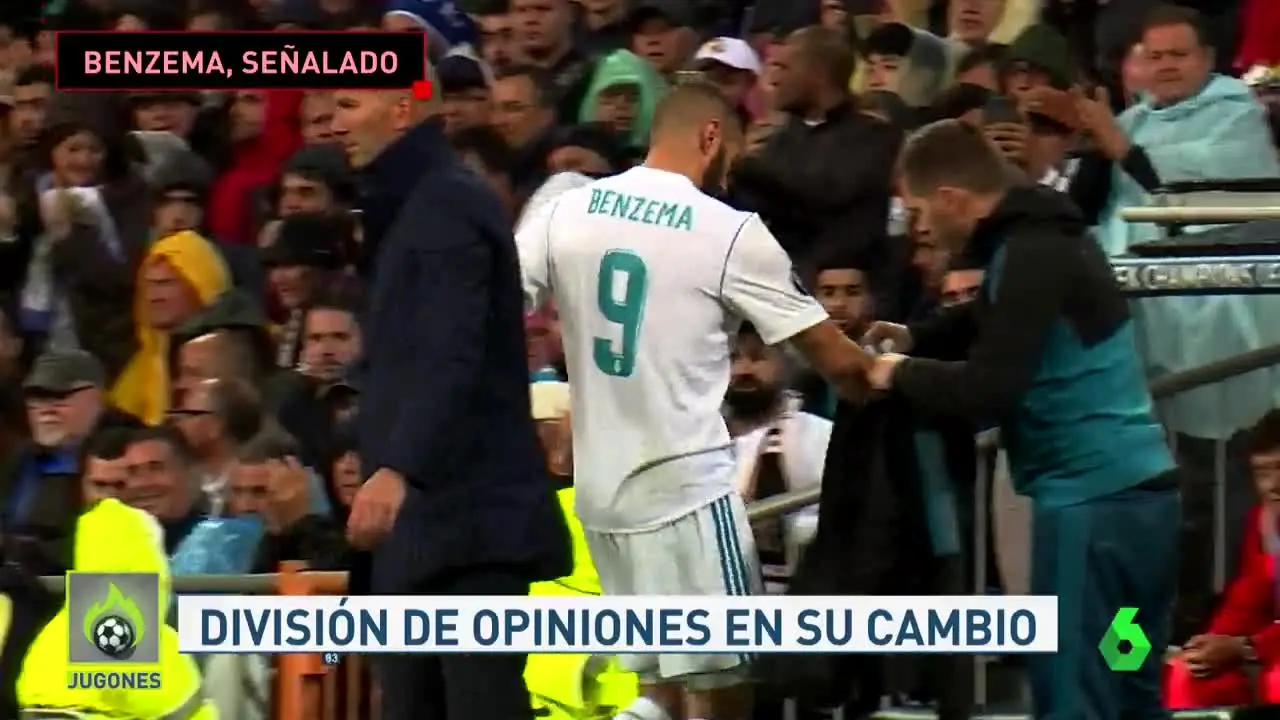 Karim Benzema, al ser sustituido en el partido ante el Tottenham