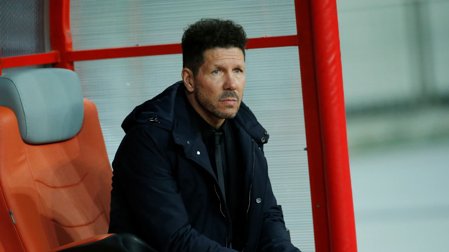 Simeone, en el banquillo durante el Qarabag - Atlético de Madrid Simeone, en el banquillo durante el Qarabag - Atlético de Madrid
