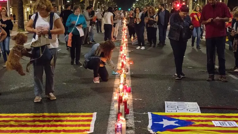 Concentración en la Avenida de la Diagonal de Barcelona convocada anoche por Omnium Cultural y la ANC para pedir la libertad de sus líderes