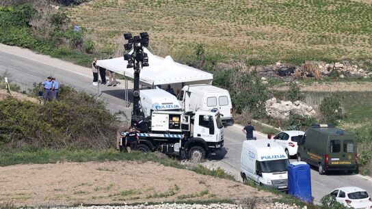 Vista general del lugar donde falleci&oacute; la periodista maltesa Daphne Caruana Galizia al explotar su coche