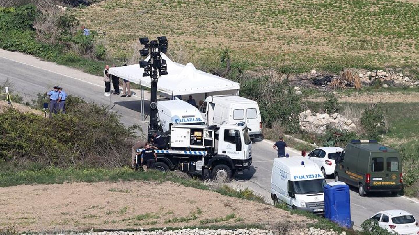 Vista general del lugar donde falleci&oacute; la periodista maltesa Daphne Caruana Galizia al explotar su coche