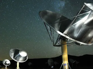 El telescopio Allen usado por el SETI Institute para escuchar señales procedentes de civilizaciones extraterrestres inteligentes El telescopio Allen usado por el SETI Institute para escuchar señales procedentes de civilizaciones extraterrestres inteligentes