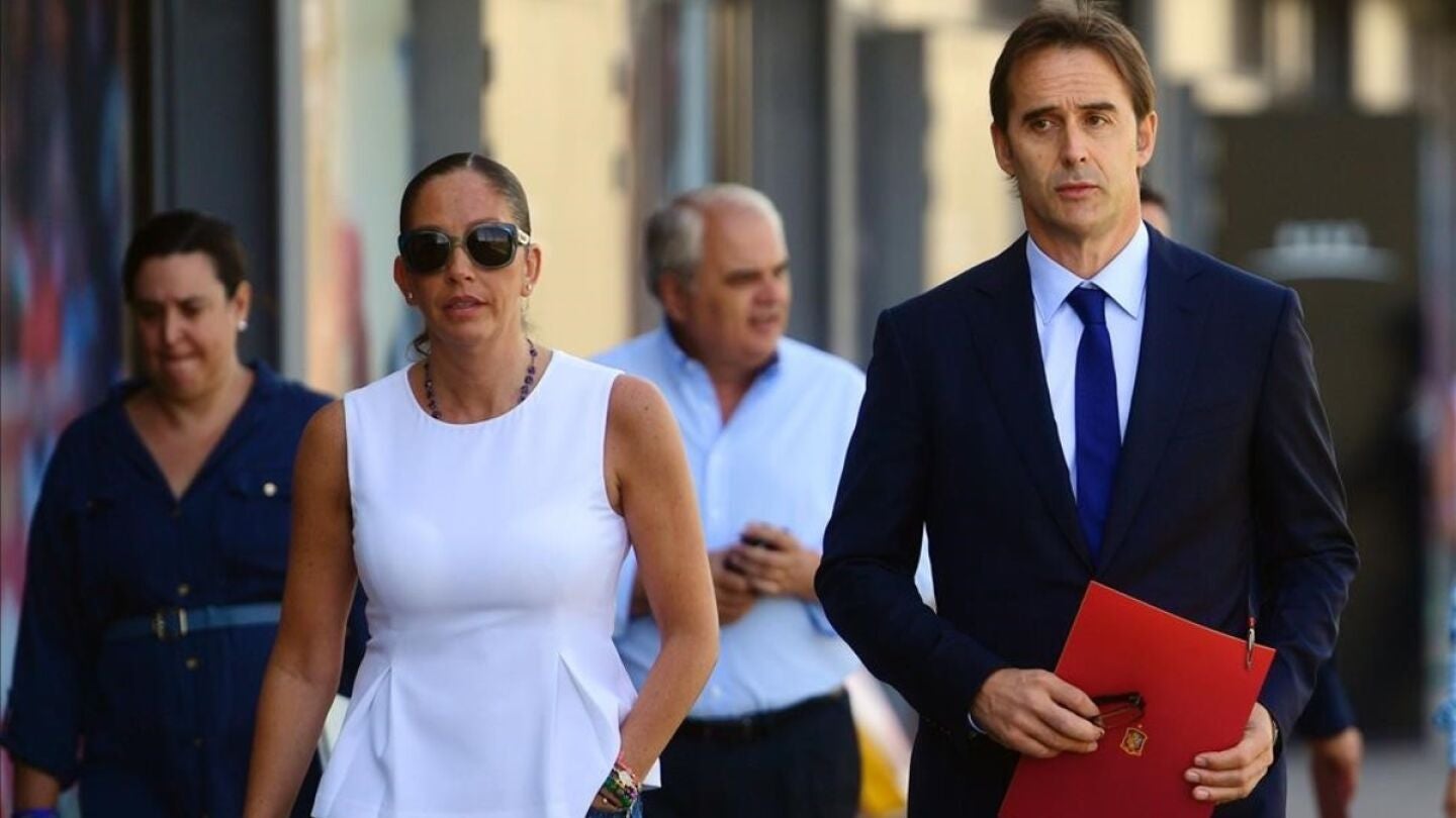 Mar&iacute;a Jos&eacute; Claramunt junto a Julen Lopetegui