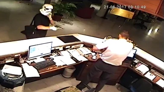 El atracador disfrazado de soldado imperial El atracador disfrazado de soldado imperial