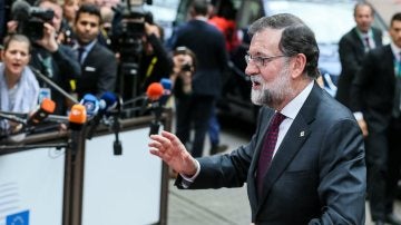 Rajoy a su llegada al inicio de la cumbre del Consejo Europeo en Bruselas