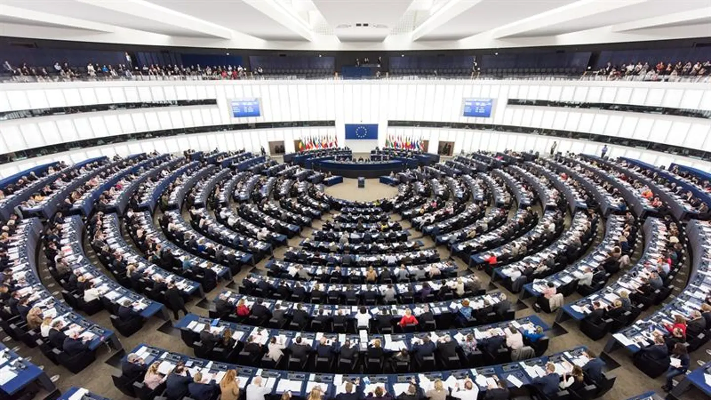Miembros del Parlamento Europeo votan durante una sesión (Archivo) Miembros del Parlamento Europeo votan durante una sesión (Archivo)