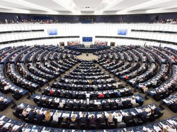 Miembros del Parlamento Europeo votan durante una sesión (Archivo) Miembros del Parlamento Europeo votan durante una sesión (Archivo)