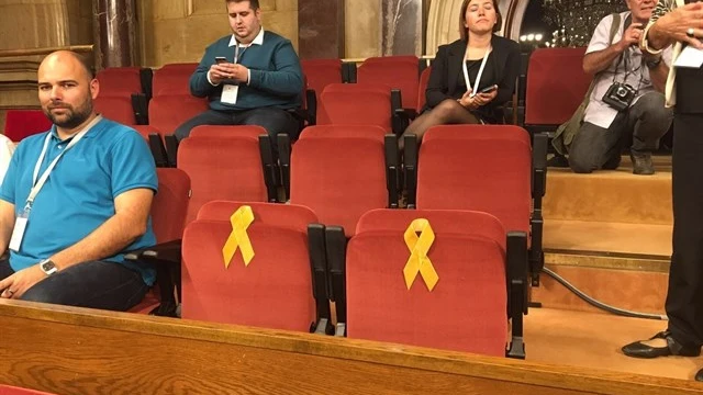 Homenaje a Cuixart y Sànchez en el Parlament