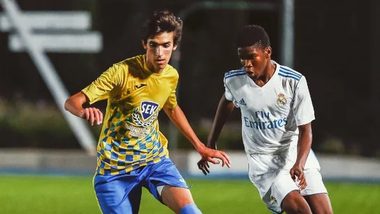 Jorge González, jugando contra el Real Madrid Jorge González, jugando contra el Real Madrid