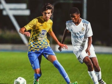 Jorge González, jugando contra el Real Madrid Jorge González, jugando contra el Real Madrid