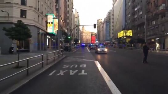 Cortada la Gran V&iacute;a de Madrid por un coche abandonado en mitad de la calzada