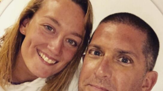 Mireia Belmonte, junto a su entrenador Fred Vergnoux