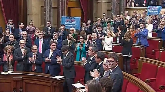 Aplausos tras la votación a favor de la DUI Aplausos tras la votación a favor de la DUI