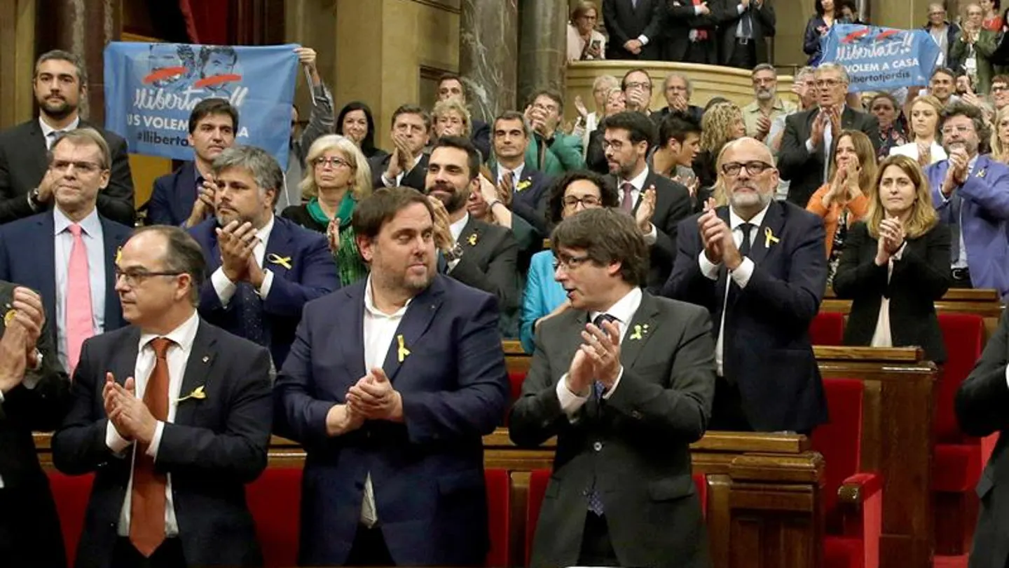 El Parlament tras votar a favor de la independencia unilateral El Parlament tras votar a favor de la independencia unilateral