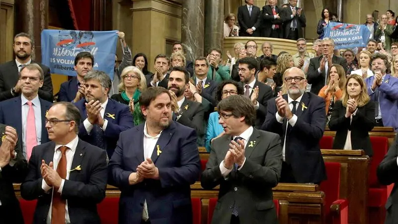 El Parlament tras votar a favor de la independencia unilateral