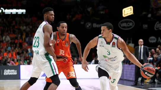 McCallum maneja el balón ante la defensa de Erick Green McCallum maneja el balón ante la defensa de Erick Green