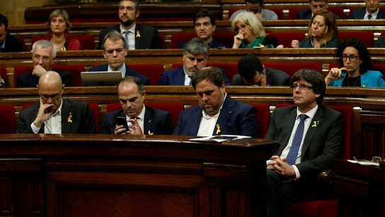 Carles Puigdemont y Oriol Junqueras en el Parlament Carles Puigdemont y Oriol Junqueras en el Parlament