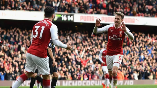 Ramsey y Kolasinac celebran uno de los goles del Arsenal Ramsey y Kolasinac celebran uno de los goles del Arsenal