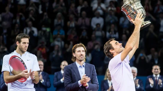 Federer levanta el trofeo de Basilea ante Del Potro Federer levanta el trofeo de Basilea ante Del Potro