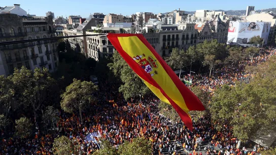 Miles de personas se concentran en el Paseo de Gracia de Barcelona Miles de personas se concentran en el Paseo de Gracia de Barcelona