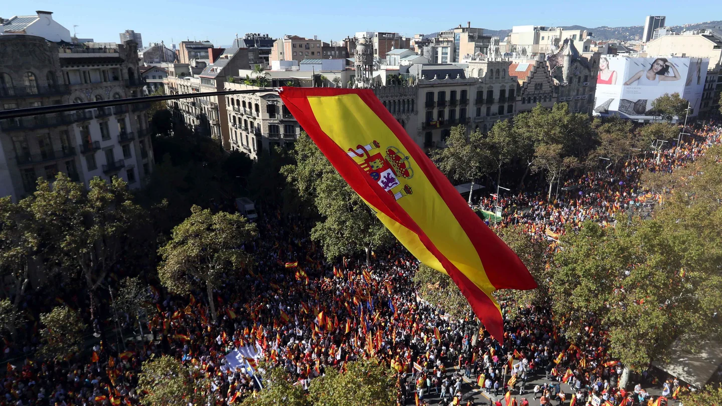 Miles de personas se concentran en el Paseo de Gracia de Barcelona Miles de personas se concentran en el Paseo de Gracia de Barcelona