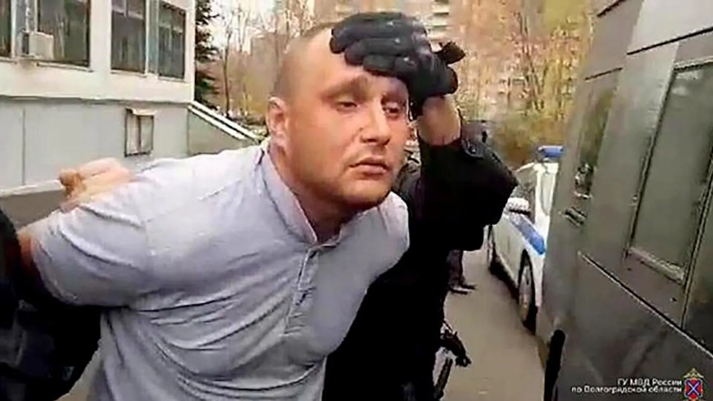 Alexandr Maslennikov. siendo detenido por la policía rusa Alexandr Maslennikov. siendo detenido por la policía rusa