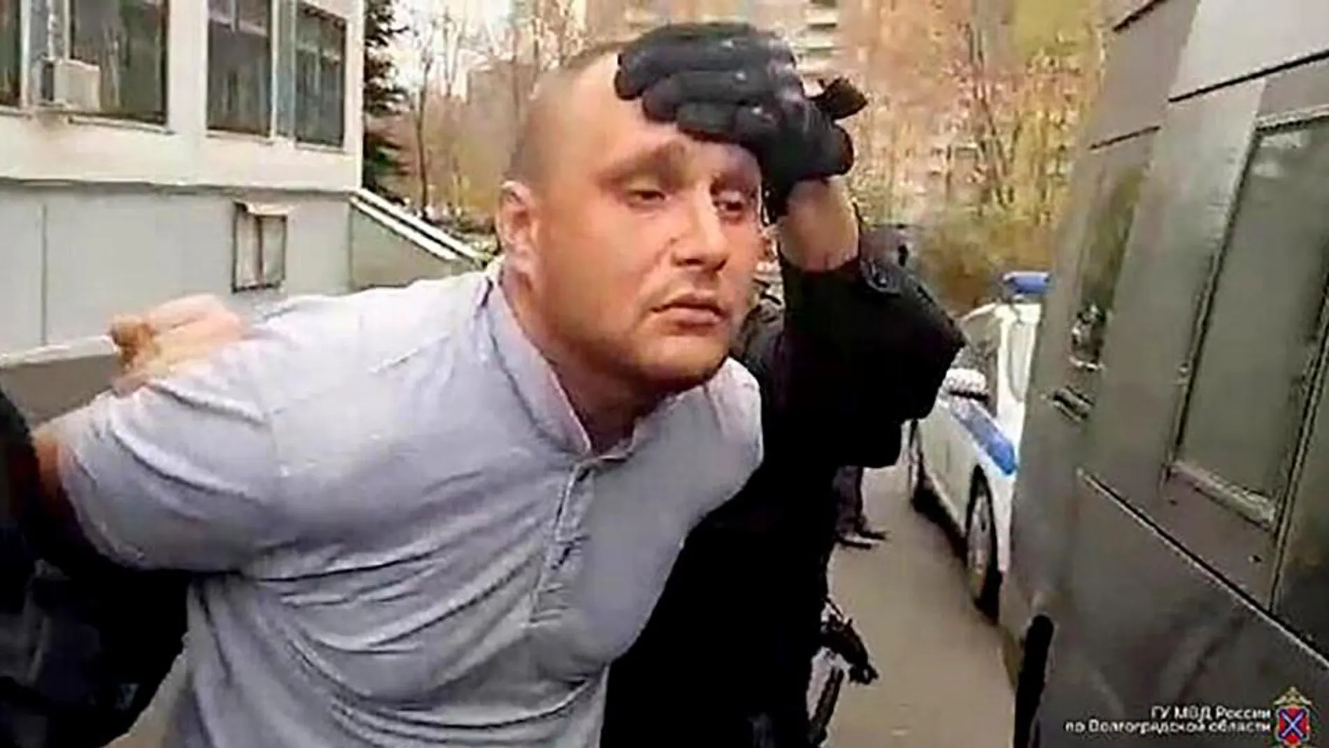 Alexandr Maslennikov. siendo detenido por la policía rusa