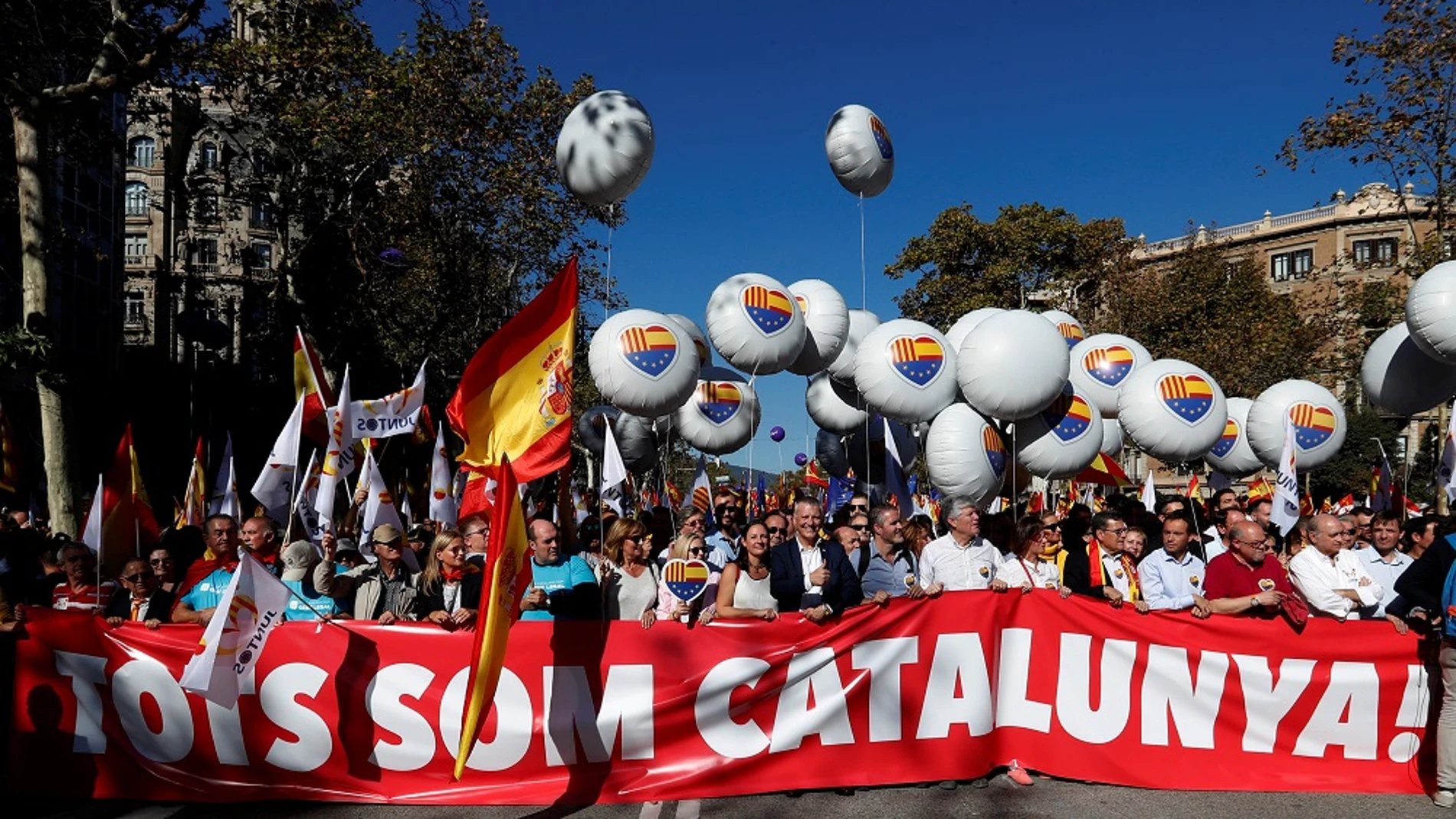 PP, Ciudadanos, PSC y miembros del PSOE, unidos en la manifestación de Barcelona