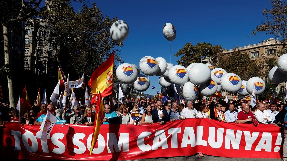 PP, Ciudadanos, PSC y miembros del PSOE, unidos en la manifestación de Barcelona