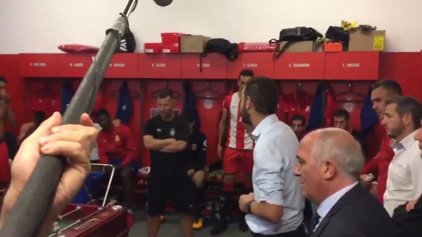Pablo Mach&iacute;n se dirige a sus jugadores tras la victoria ante el Real Madrid