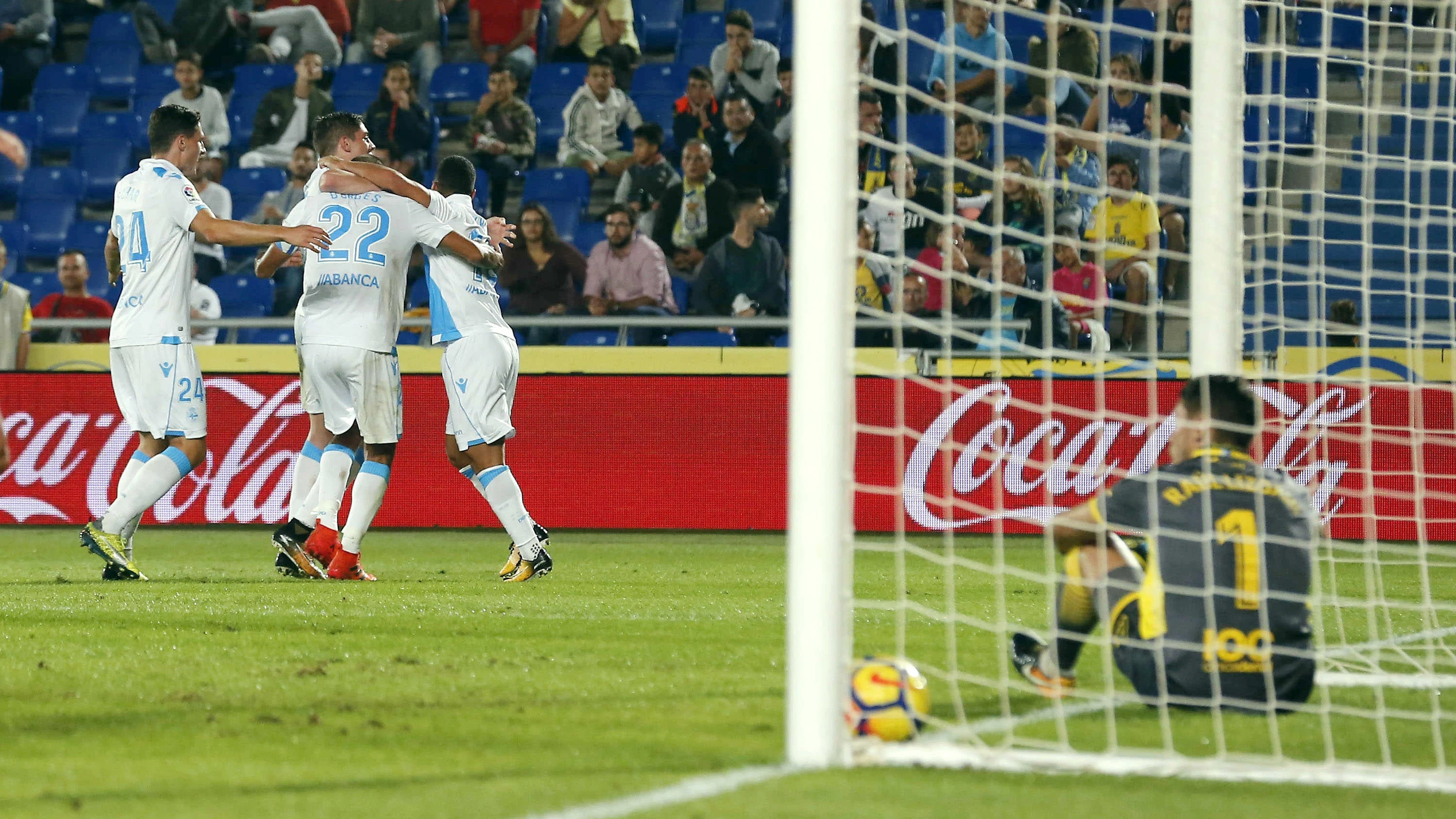 Los jugadores del Deportivo celebran uno de los goles contra Las Palmas