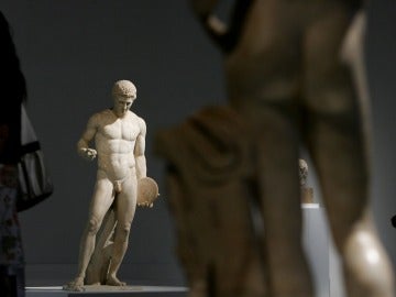 ‘Androphile’ (andrófilo) nace a partir del prefijo ‘andro’ (hombre), y ‘phile’ (amor) ‘Androphile’ (andrófilo) nace a partir del prefijo ‘andro’ (hombre), y ‘phile’ (amor)