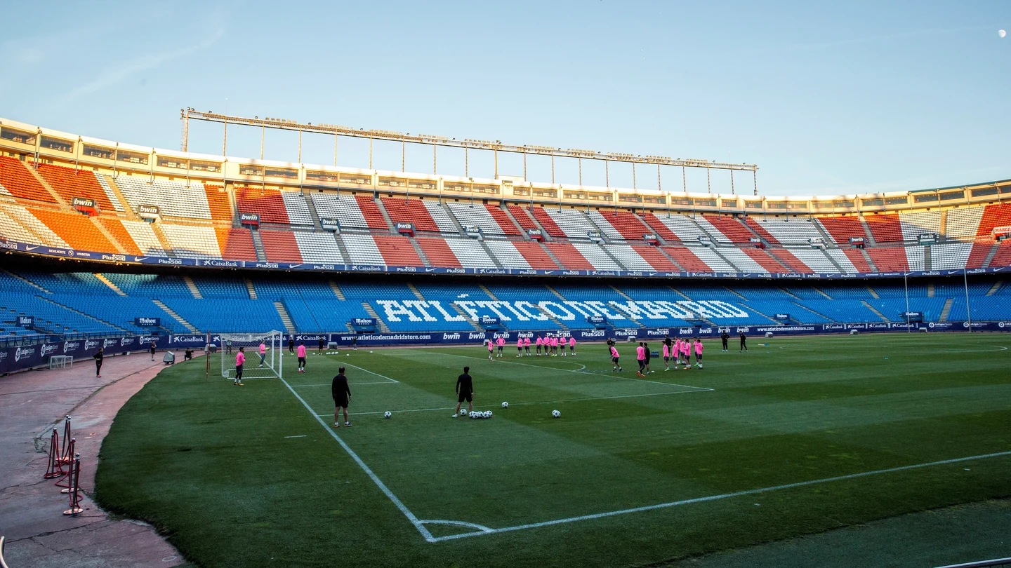 El Atlético de Madrid entrena en el Vicente Calderón El Atlético de Madrid entrena en el Vicente Calderón