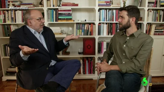 El director adjunto de 'La Vanguardia', Enric Juliana con Gonzo El director adjunto de 'La Vanguardia', Enric Juliana con Gonzo