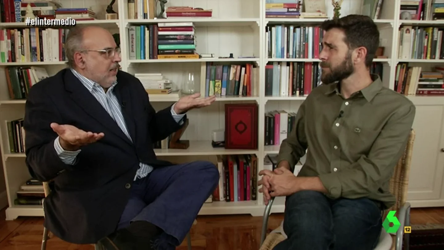 El director adjunto de 'La Vanguardia', Enric Juliana con Gonzo El director adjunto de 'La Vanguardia', Enric Juliana con Gonzo