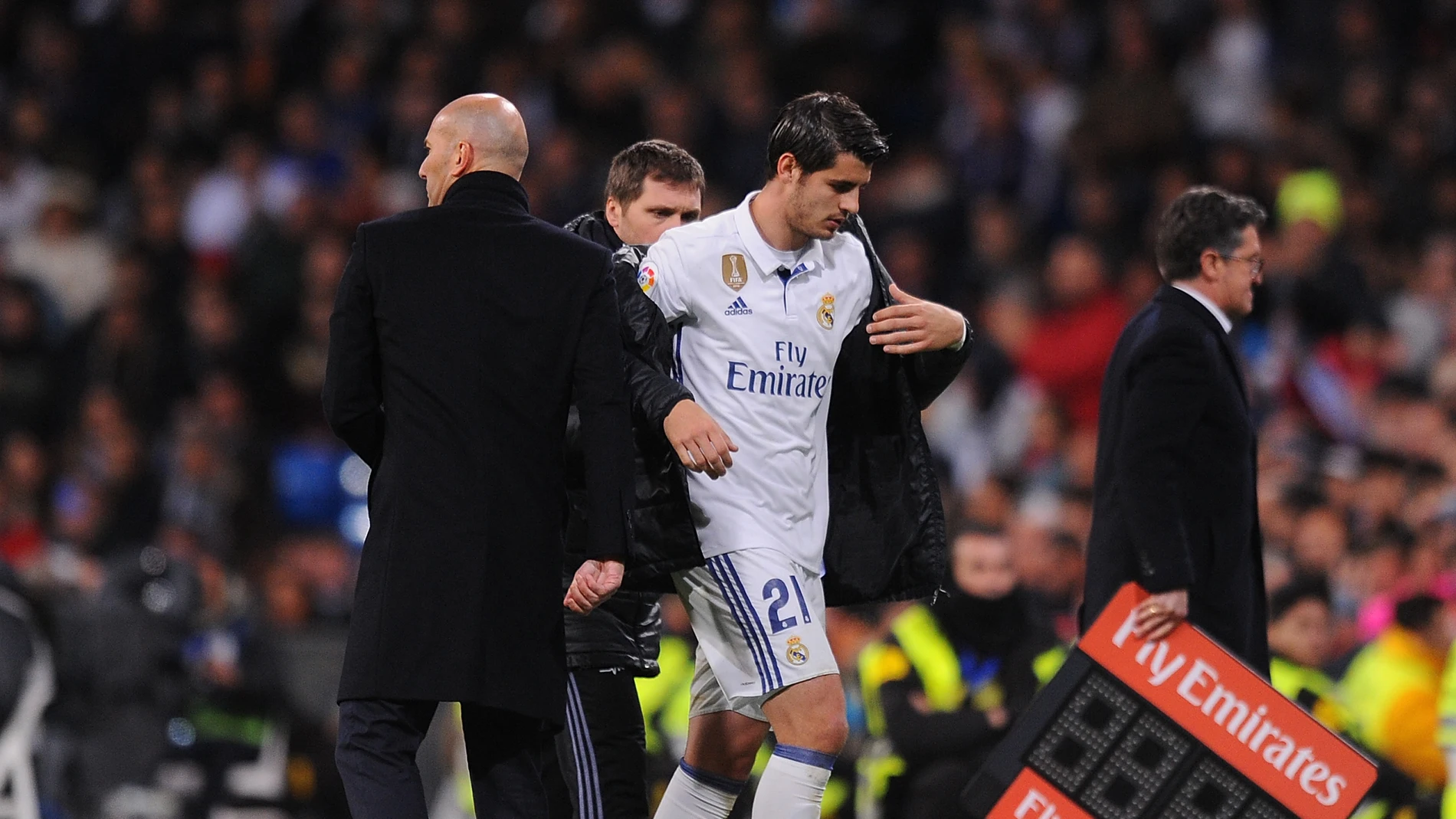 Álvaro Morata se retira del campo tras un partido del Real Madrid 