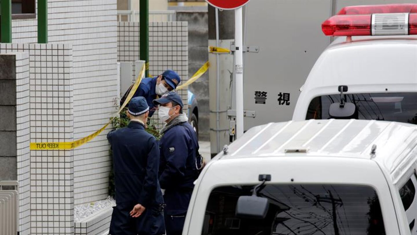 Investigadores policiales y polic&iacute;a forense japoneses