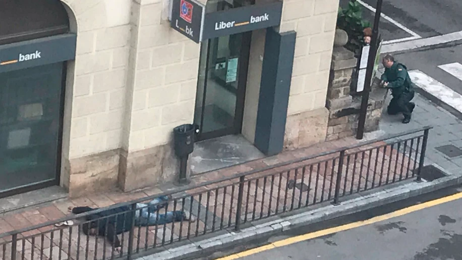 Imagen del atraco a una sucursal bancaria en Cangas de Onís