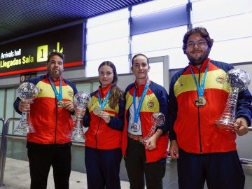 Los cuatro componentes de la selección española de tiro en el aeropuerto de Barajas Los cuatro componentes de la selección española de tiro en el aeropuerto de Barajas