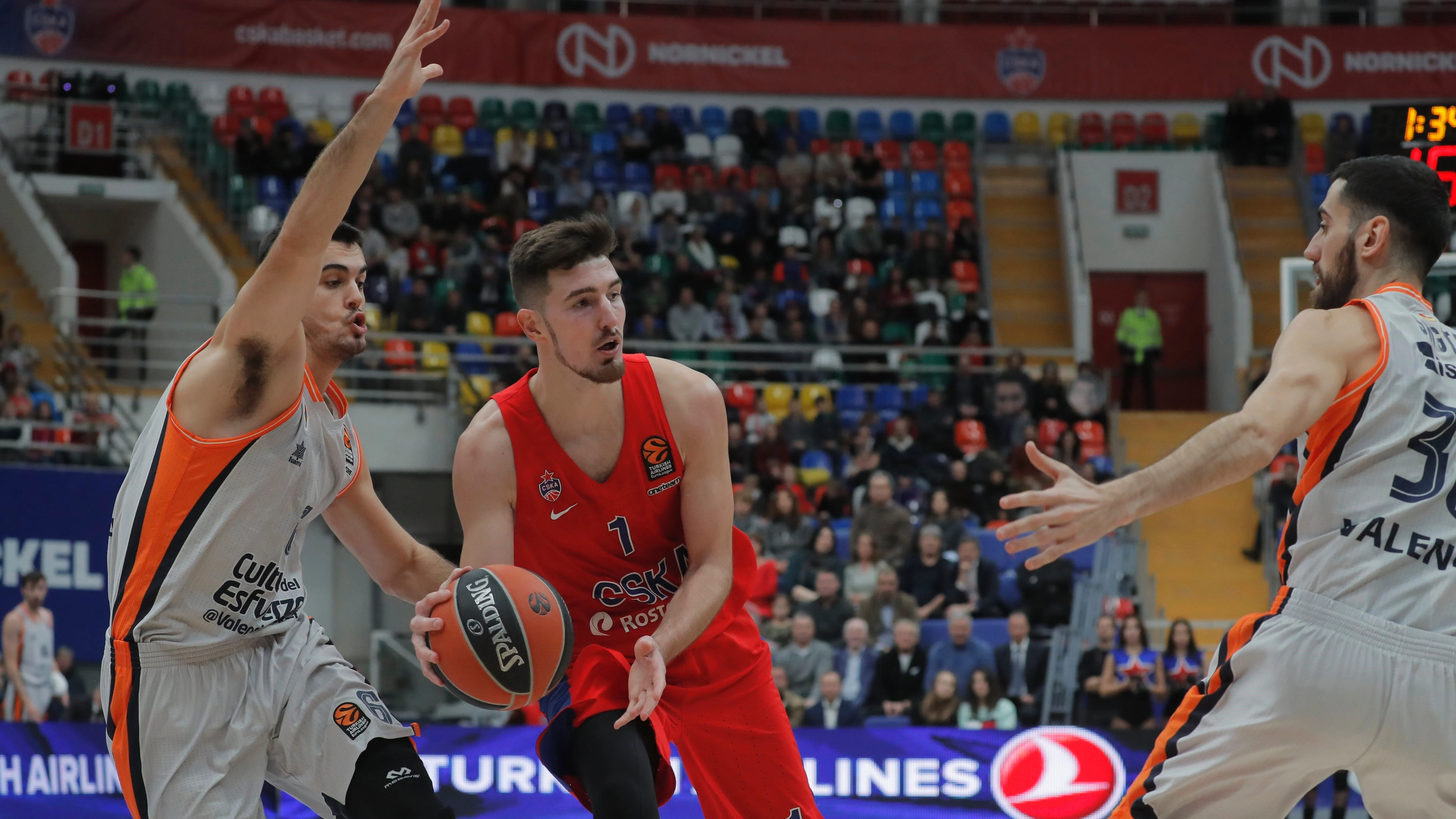 Nando de Colo, en acción ante Valencia Basket