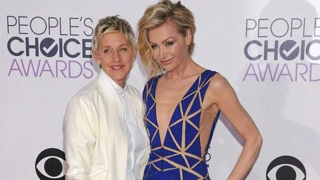 La actriz Portia de Rossi posando ante los medios