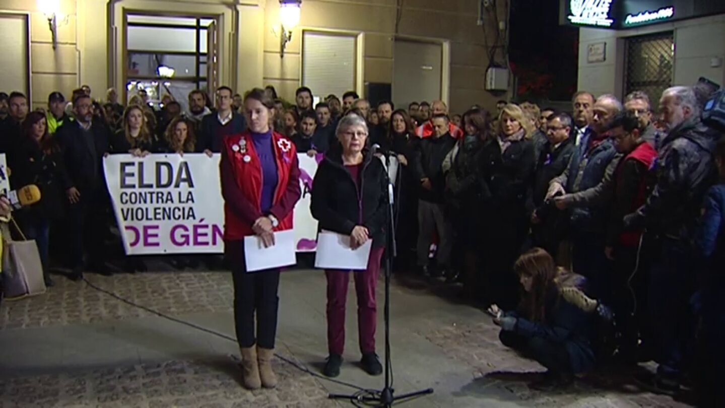 Concentraci&oacute;n multitudinaria en Elda por la &uacute;ltima v&iacute;ctima de la violencia machista