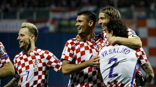 Los jugadores croatas celebran un gol ante Grecia