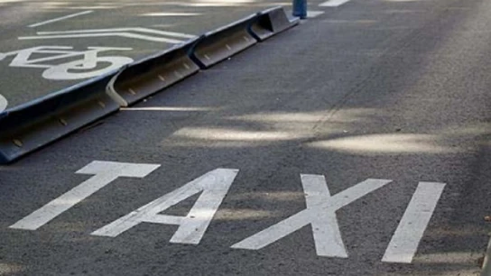 Imagen de un carril taxi Imagen de un carril taxi