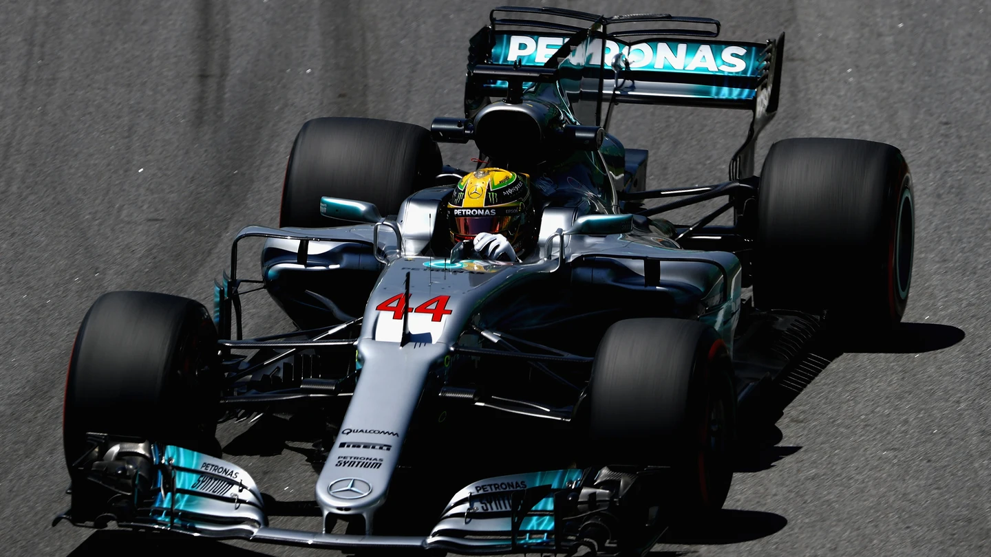 Lewis Hamilton rueda en el GP de Brasil Lewis Hamilton rueda en el GP de Brasil